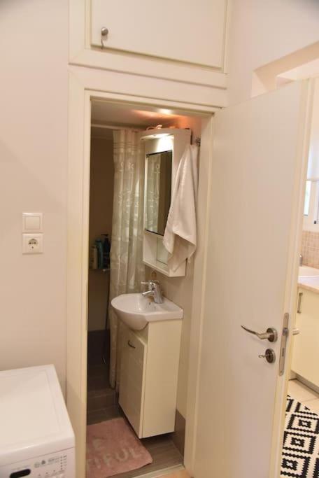 Tiny Treasure Apartment Atenas Exterior foto