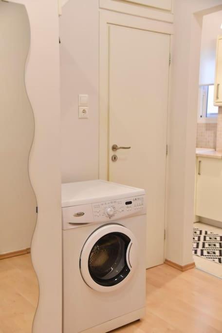 Tiny Treasure Apartment Atenas Exterior foto